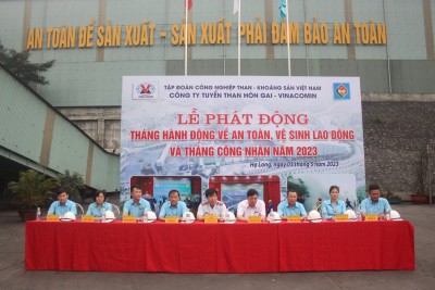 Đại diện Lãnh đạo Sở Lao động - Thương binh và Xã hội tỉnh Quảng Ninh cùng Ban Lãnh đạo Công ty dự và chỉ đạo Lễ ra quân Tháng an toàn, vệ sinh lao động năm 2023