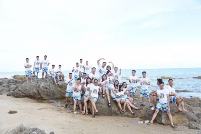 Đoàn Thanh niên Công ty Tuyển than Hòn Gai tổ chức đi thăm quan, kiến tập tại đảo Quan Lạn - Vân đồn