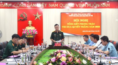 Đồng chí Đại tá Nguyễn Đình Khiêm - Phó Chính ủy, Bộ CHQS Tỉnh phát biểu tại Hội nghị