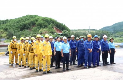 Công ty Tuyển than Hòn Gai - Vinacomin: Hơn 77 người tham gia diễn tập nâng cao kỹ năng ứng phó sự cố tràn dầu