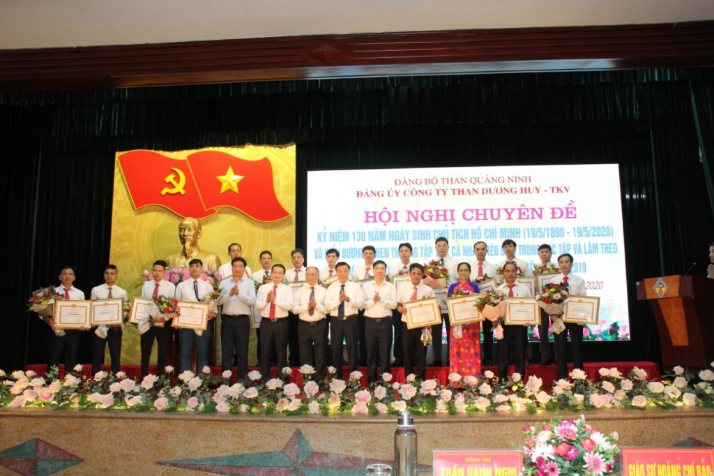 Đảng ủy Công ty Than Dương Huy - TKV tuyên dương các tập thể tiêu biểu học tập và làm theo tư tưởng, đạo đức, phong cách Hồ Chí Minh, ngày 17/5/2020.