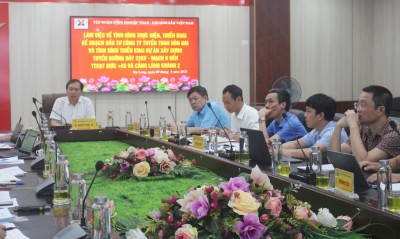 Phó Tổng giám đốc Tập đoàn Nguyễn Ngọc Cơ chủ trì buổi làm việc