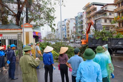 Đoàn Thanh niên Công ty Tuyển than Hòn Gai - Vinacomin ra quân xung kích khắc phục hậu quả sau cơn bão số 3