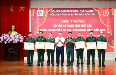 Hội CCB TP Hạ Long đã trao tặng giấy khen cho tập thể 06 Chi hội có thành tích xuất sắc trong công tác Hội năm 2024