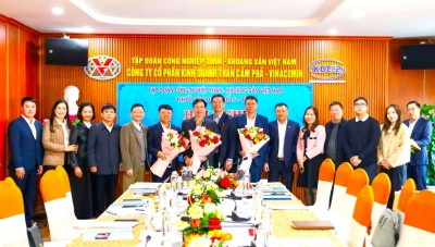 Trao hoa, chuyển giao nhiệm vụ Khối trưởng Cụm thi đua số 5 - TKV năm 2026 cho Công ty Tuyển than Hòn Gai - Vinacomin