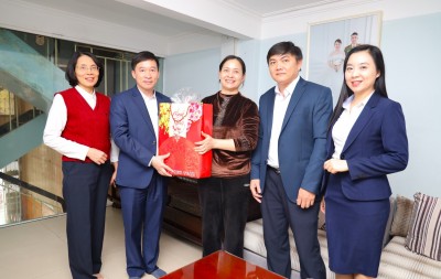 Tặng quà Têt cho gia đình anh hùng liệt sỹ Đặng Bá Hát, nhân dịp Xuân Bính Ngọ 2026.