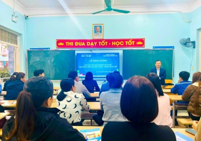 Giảng viên Nguyễn Quang Thắng - Trưởng khoa Cơ - Điện - Trường Cao đẳng Than - Khoáng sản phát biểu khai giảng lớp học