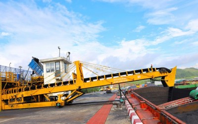 Toàn cảnh hoạt động tiếp nhận, rót than tại Phân xưởng Tiêu thụ