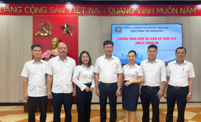 Đoàn kiểm tra của Ban Thanh tra nhân dân Công ty làm việc và chụp ảnh với đại diện Phòng KB