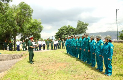 Đoàn kiểm tra của Cục Dân quân tự vệ (Bộ Tổng Tham mưu) kiểm tra công tác quốc phòng, quân sự tại Đại đội Pháo phòng không 37mm-1