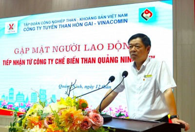Đồng chí Phạm Hồng Thanh, Bí thư Đảng ủy, Giám đốc Công ty động viên người lao động yên tâm công tác, phối hợp ổn định tổ chức và thực hiện tốt nhiệm vụ được giao.