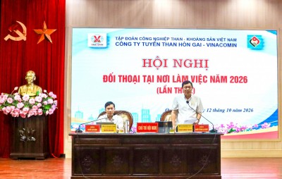 Đồng chí Phạm Hồng Thanh, Bí thư Đảng ủy, Giám đốc Công ty động viên người lao động yên tâm công tác, phối hợp ổn định tổ chức và thực hiện tốt nhiệm vụ được giao.