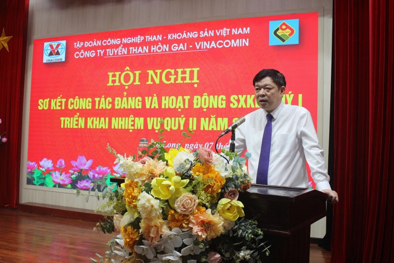 Đồng chí Phạm Hồng Thanh- Bí thư Đảng uỷ, Giám đốc Công ty phát biểu chỉ đạo tại Hội nghị